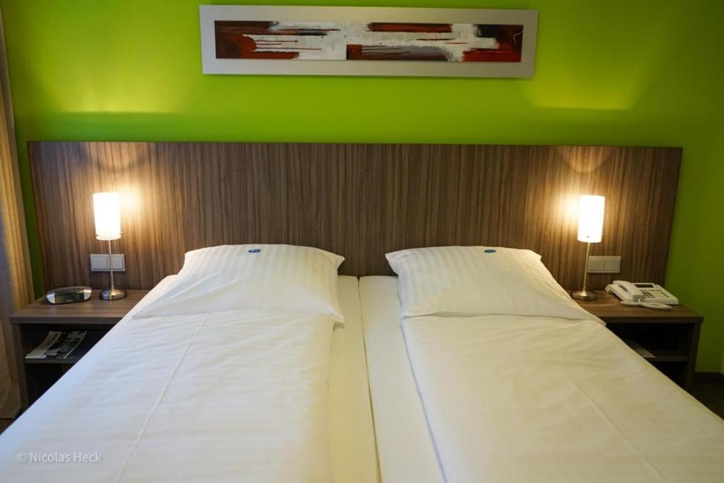 Hotel Ambiente Walldorf Екстер'єр фото