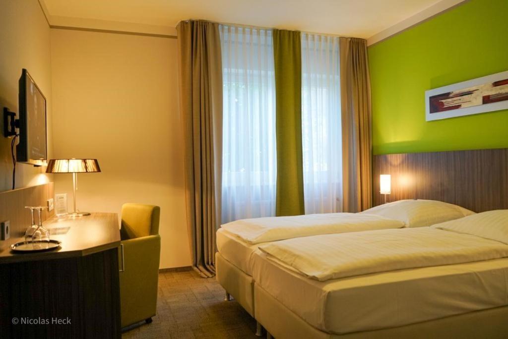 Hotel Ambiente Walldorf Екстер'єр фото