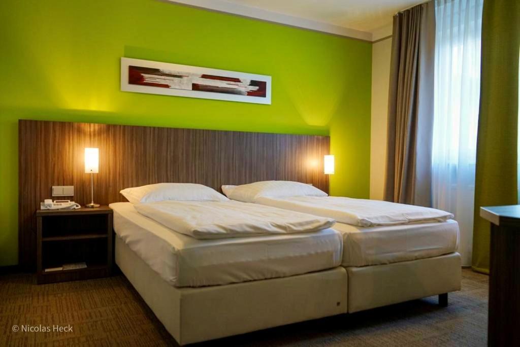 Hotel Ambiente Walldorf Валльдорф Екстер'єр фото