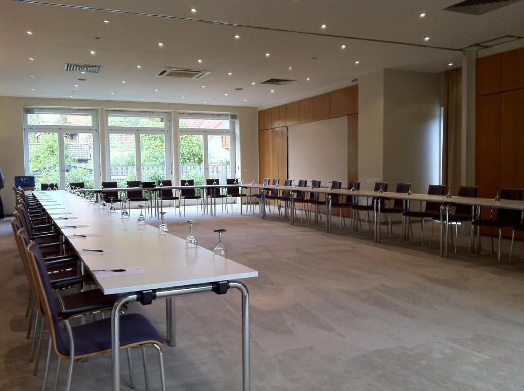 Hotel Ambiente Walldorf Екстер'єр фото